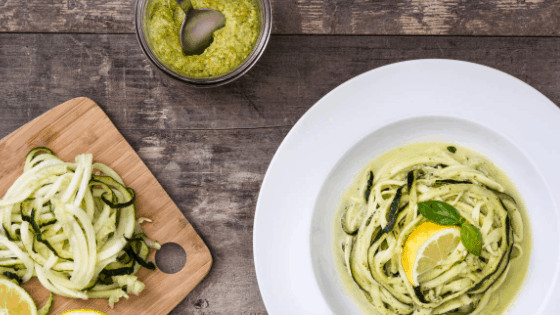 pesto zucchini noodles