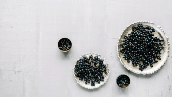 plates of bilberry